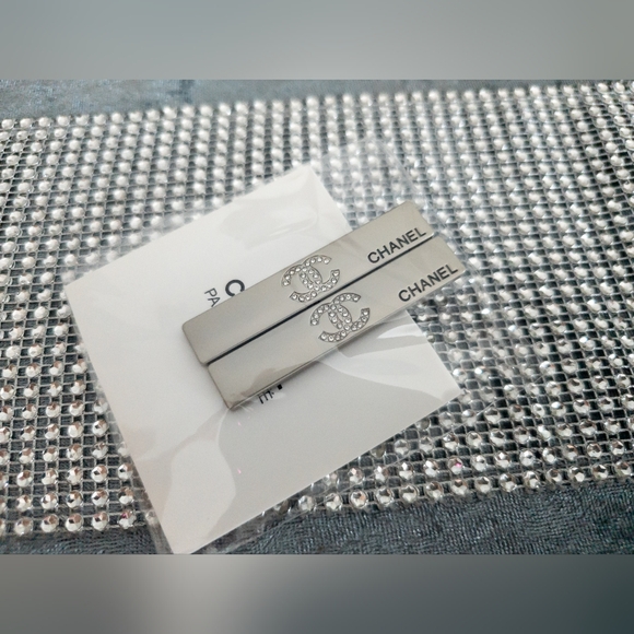 Chanel Beauty Silver Rhinestone 2-piece Hair  Clips-NIB - Picture 4 of 6